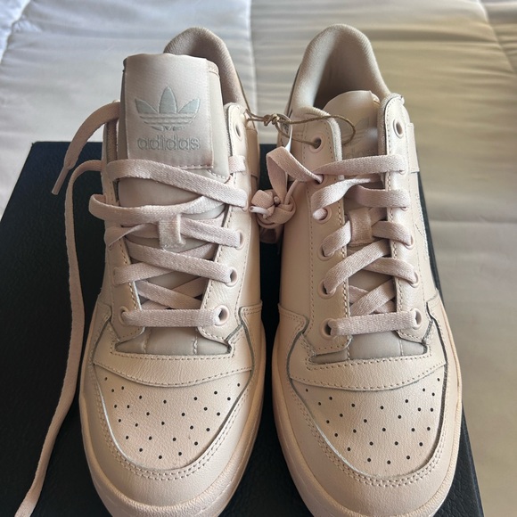 Adidas new in box - Picture 4 of 16